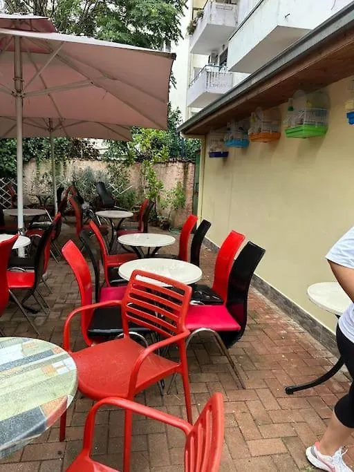 Apartament Friendly Dogs House Tirana 0*,